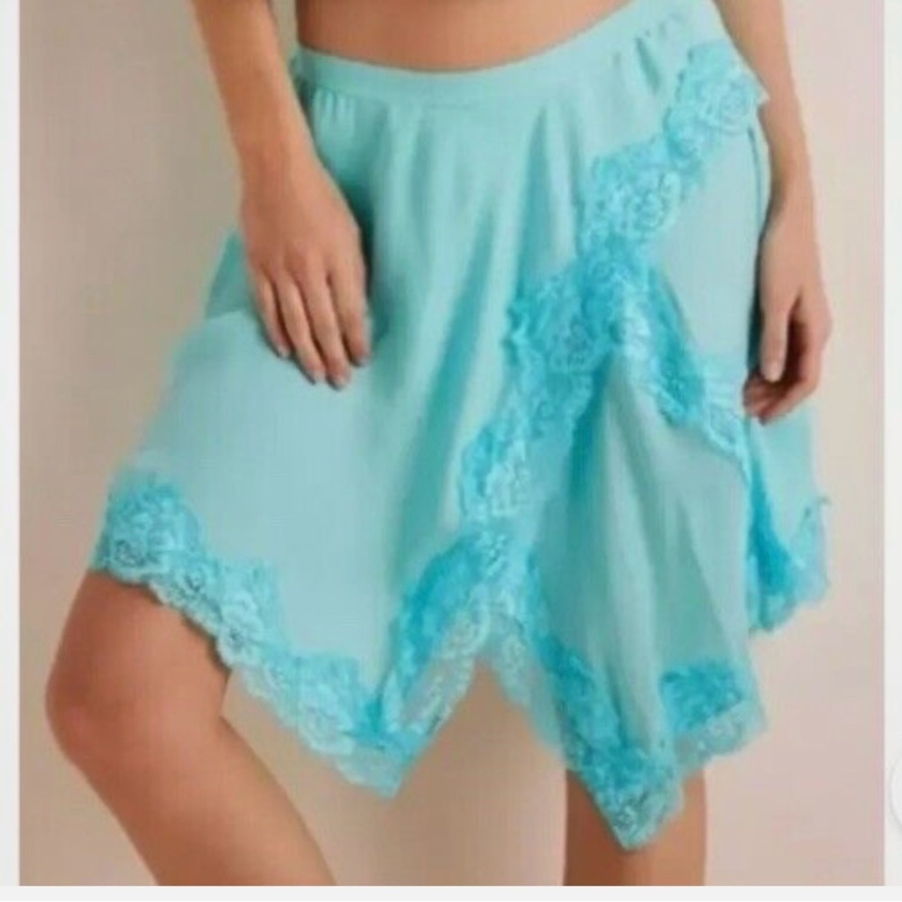 Free people lace trim skirt very pretty
